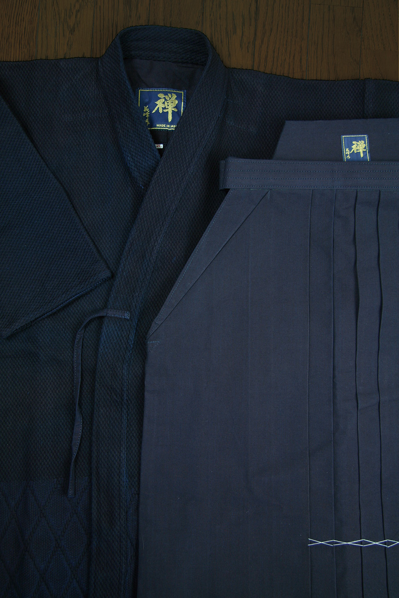 Kendo keikogi ve hakama kıyafetleri